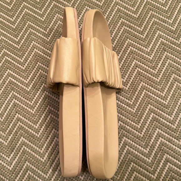 J Crew NOT Factory 9.5 EUC Sand / Tan Slides Leather with Synthetic Sole worn 1x - Picture 6 of 8
